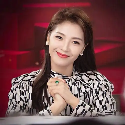 简约低调不浮夸,还很有风韵大气又有女人味上身这个气质up up 上升