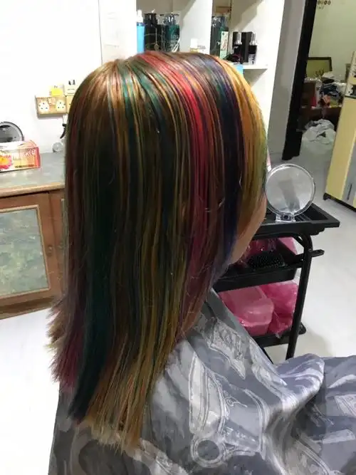 想要一头柔顺飘逸滑亮的秀发,s$50离子烫是最佳选择