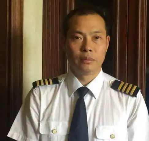 《中国机长》原型刘传建不只是个英雄,还是个宠粉狂魔_网友_航班_称号