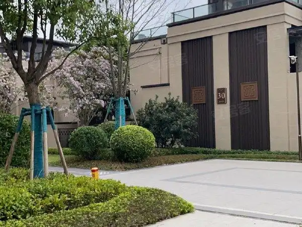 南宁江南沙井大道龙光江南院子龙光江南院子 三房二厅二卫 朝南大阳台