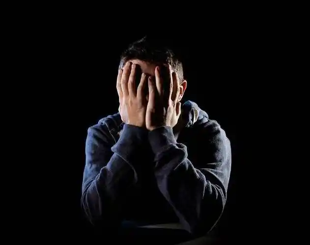 又兴奋的喋喋不休2 读到这两首诗,以前隐隐的心酸顿时心痛得嚎啕大哭