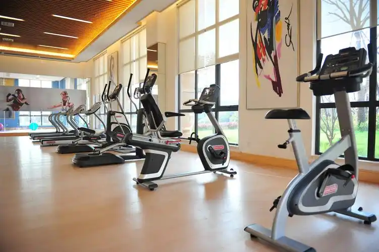 某房地产健身房效果图