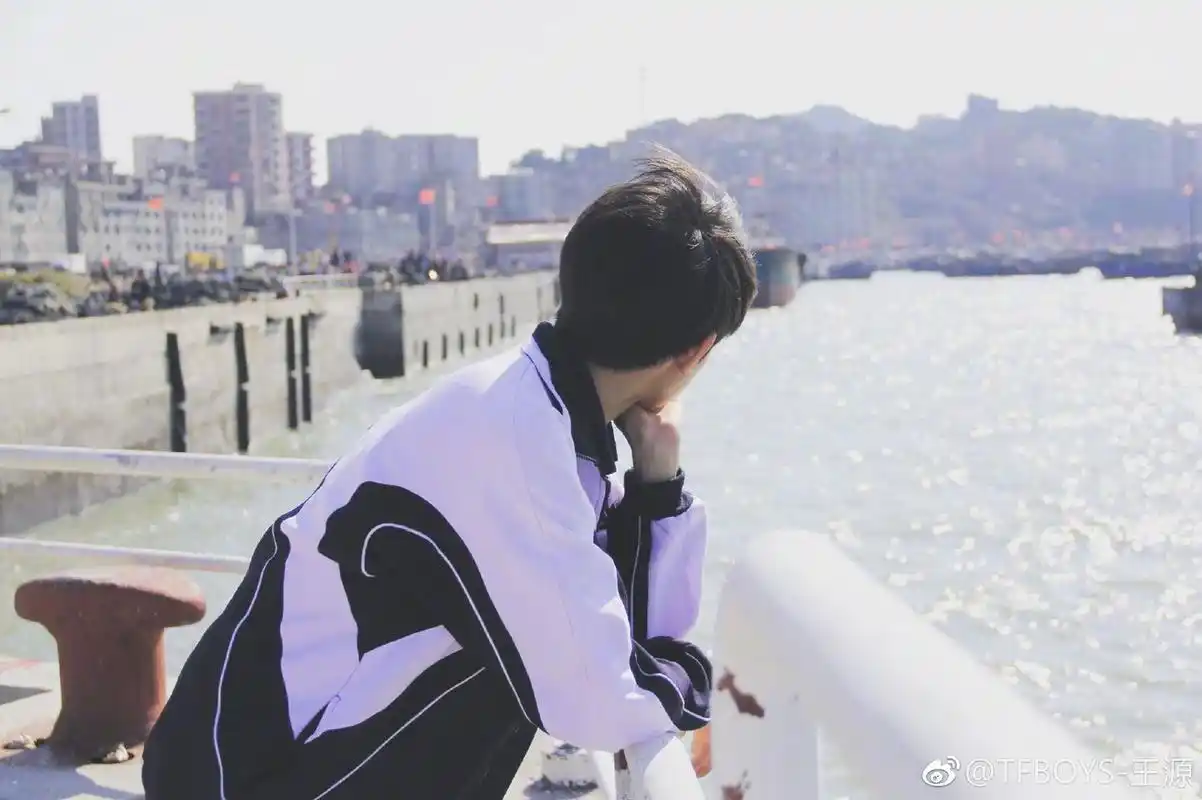 tfboys新闻190920王源背影杀合集背脊宽厚载山河