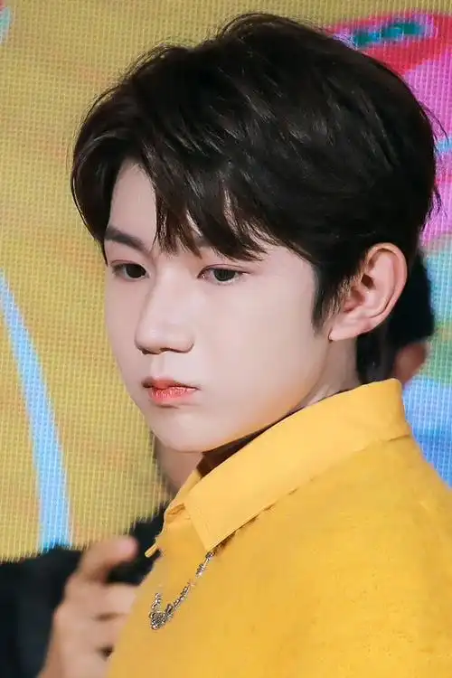 这样的萌[兔子]@tfboys-王源 谁能忍得住不捏捏小脸,啾咪一口啊[亲亲]