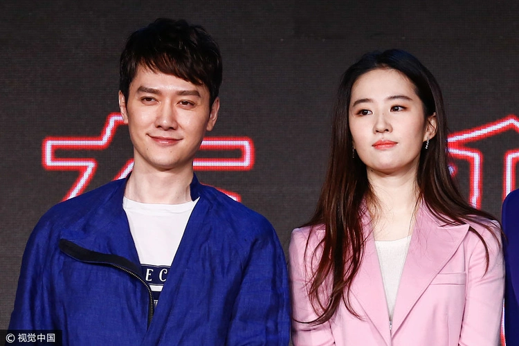 刘亦菲变粉嫩"小狐妖"霸气走秀又攻又萌 与冯绍峰同框画面养眼