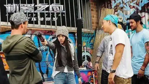 欧阳娜娜和刘昊然电影同日上映"打擂台",观众却看出娜比有打女的潜质!