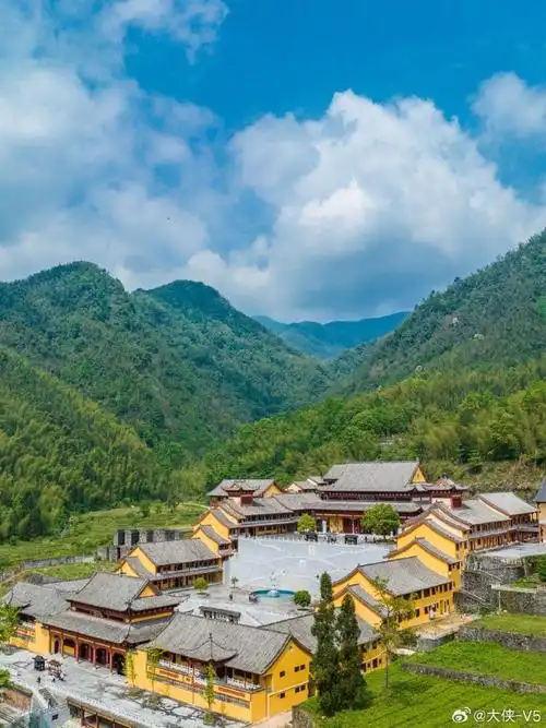 禅寺位于宜春市城南明月山集云峰下,是中国佛教五家七宗第一家的沩
