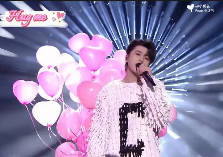 蔡徐坤舞台hugme图片浪漫粉色