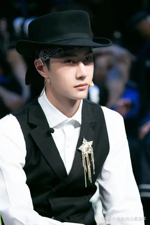 2. 这就是街舞3中王一博的造型