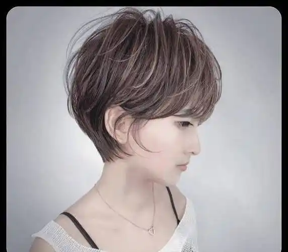 脸圆身材微胖的女生适合什么发型?