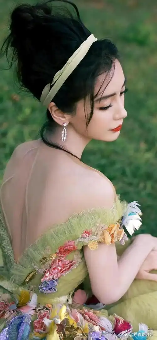 angelababy一身绿色礼服大片,到底有多么的惊艳