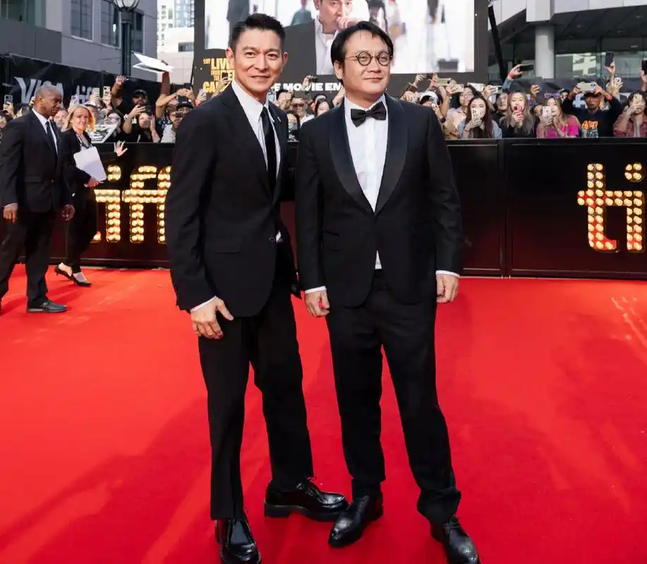 宁浩导演新作《红毯先生》改档春节,有趣的是改档视频是宁浩给刘德华