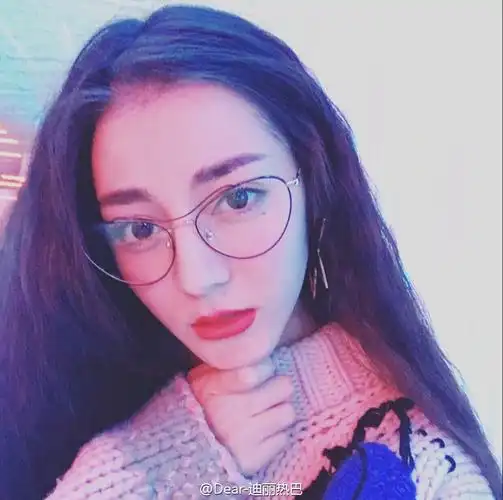 路人拿热巴做头像的图片 竟被粉丝嫌弃_自拍