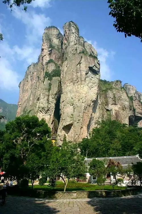 灵峰景区著名的合掌峰