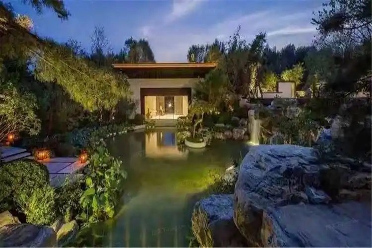 济南龙湖景粼原著在售价格为:300万元/套起