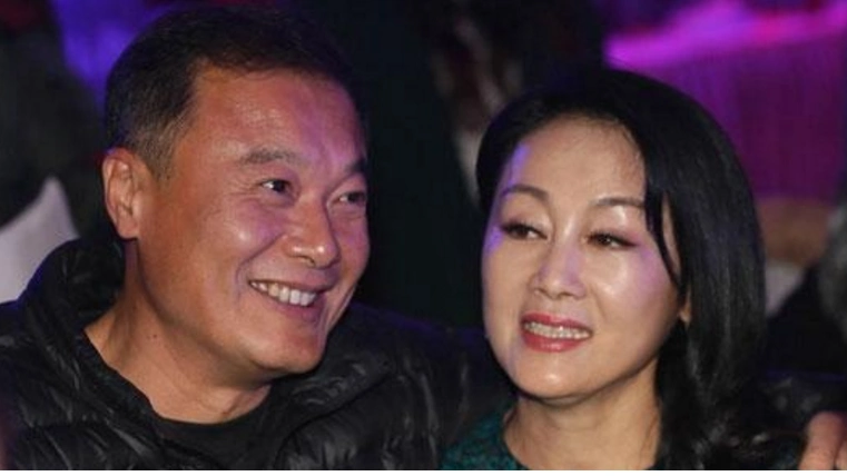 55岁王姬,和老公两小无猜,光鲜亮丽却有坎坷人生_网易订阅