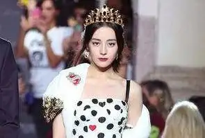 迪丽热巴出道前旧照曝光,少女时青涩甜美,如今化身性感妩媚女神_照片