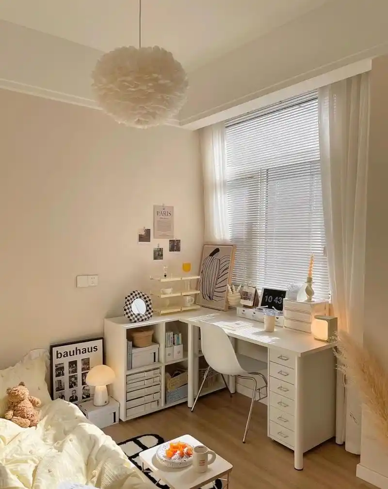 8平米卧室分享,l型半包围书桌 奶油色搭配 [点亮平安灯]当阳光洒到