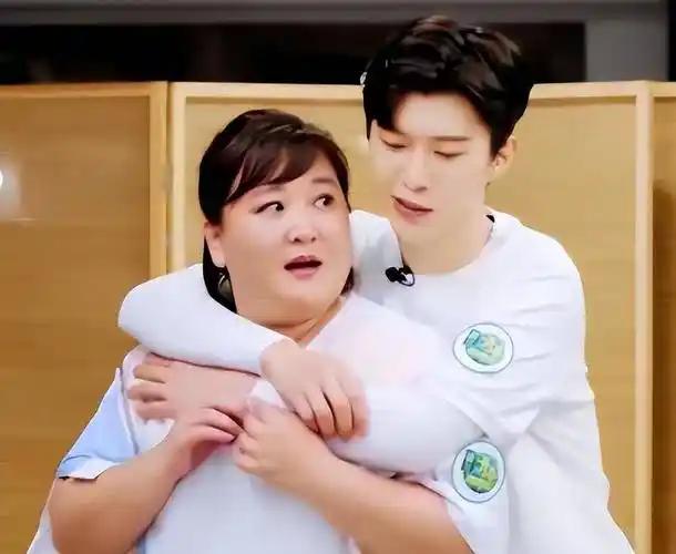 范丞丞贾玲疑似有私?