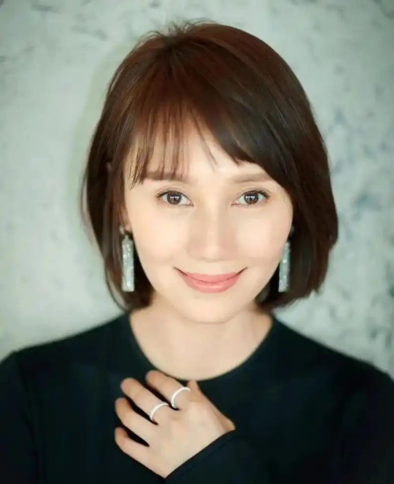 四十岁女性,长发可能不再适合你!试试这3款发型