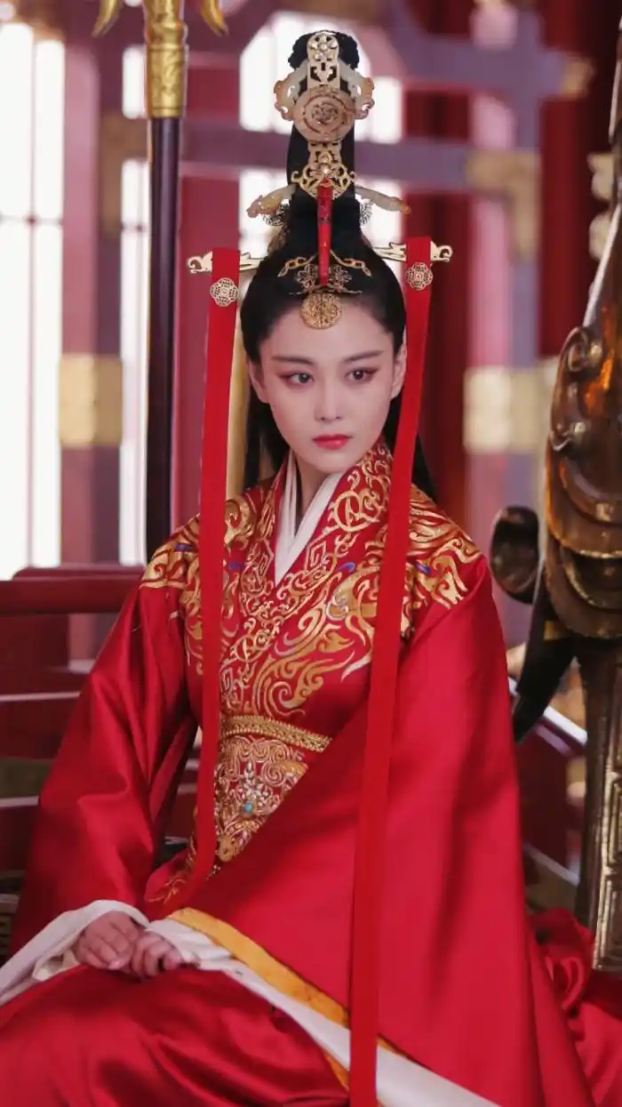 说到古装美女,怎能少了张馨予?她的古装造型,才是真养眼!