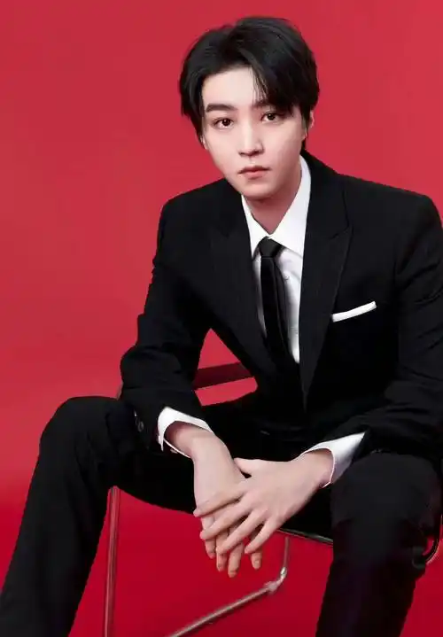 今日看点:王一博 陈飞宇 成毅 肖战 白敬亭 谭松韵 王俊凯_电影_都会