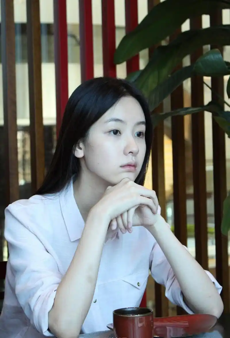 素颜证件照走红的陈都灵能有姓名吗?