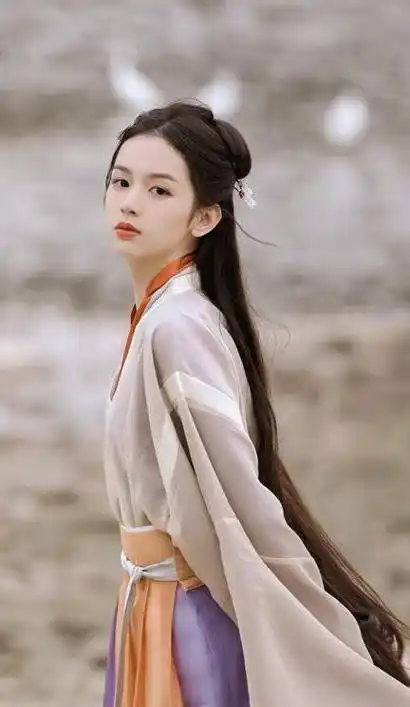 这三位95后小花,各有各的风格,都太美了_女明星_周也_祖儿