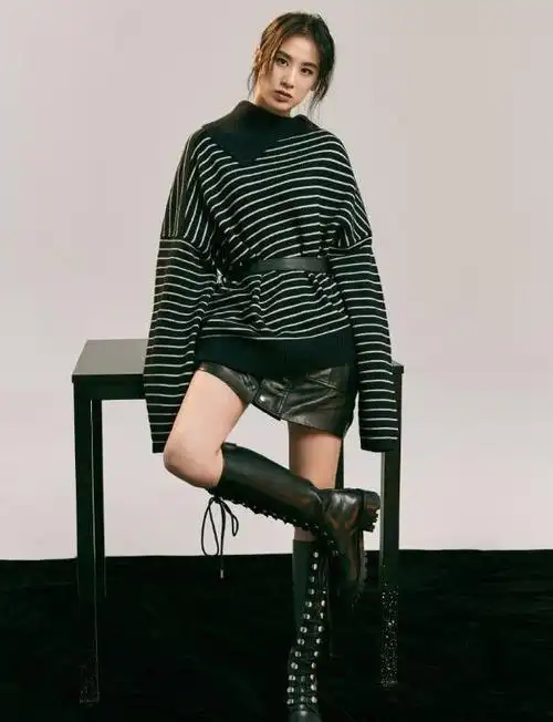 黄圣依美出天际一双小白靴绝妙搭配女生都忍不住多看两眼