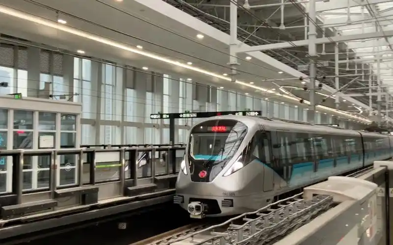 与朋友乘地铁游杭州,19号线体验,觉得无聊的可空降至8:15后食用