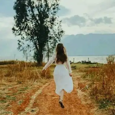 好看唯美女生微信背影头像2018 从一开始我就知道命该如此分享!