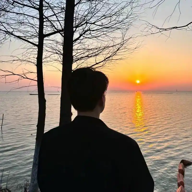 男生背影图片 氛围感满满91 男生背影图片82 可做头像哦9699