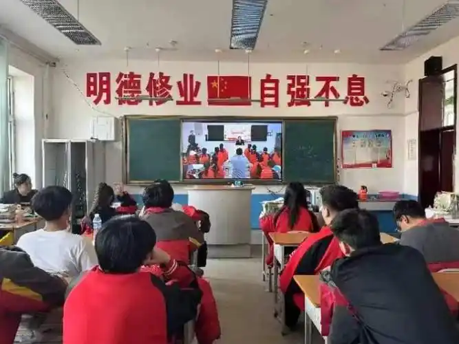 当前位置:>新闻中心>>图片新闻>此次普法教育课堂在林口县职业教育