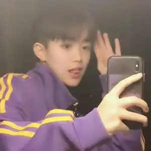 卖萌吐舌自拍男孩(11-27)可爱男生头像戴耳钉眼镜的文艺西装男人(11-6