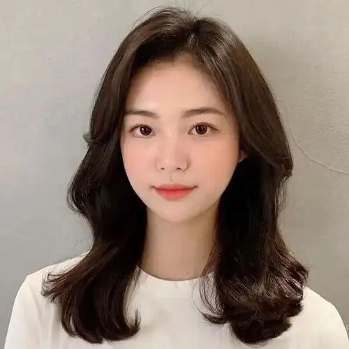 女生自然卷留什么发型头发扁塌如何有蓬松感