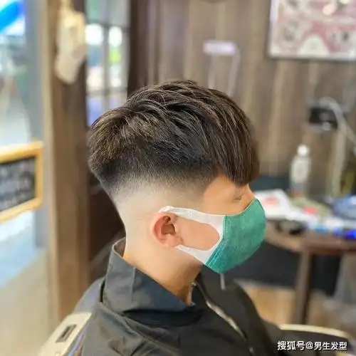 发型可不要瞎剪!建议男生考虑这4种"两边铲"发型,帅气有魅力