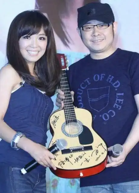 网络歌手云朵个人资料 美女歌手云朵照片