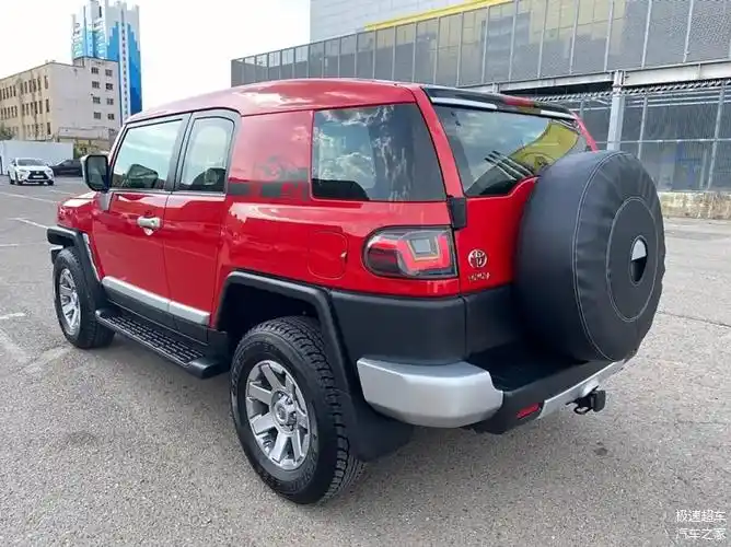 实拍丰田fj酷路泽诠释四驱越野的魅力