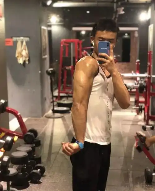 腹肌小哥 (第1页)