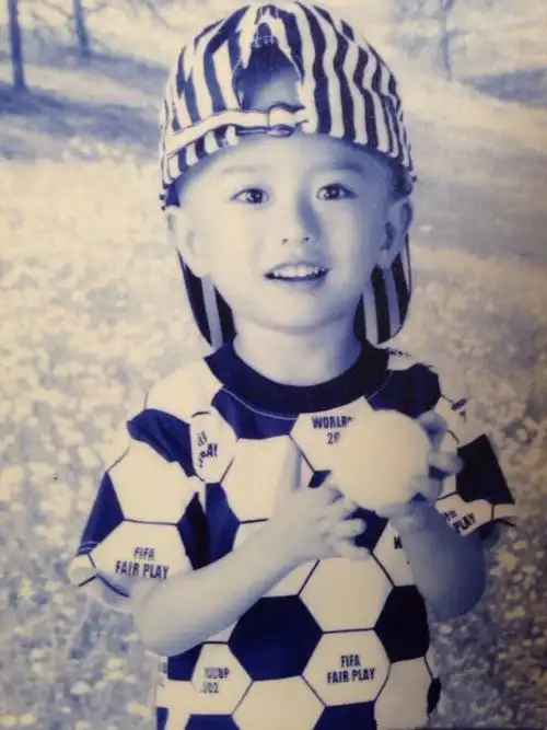 [蔡徐坤][分享]180601 蔡徐坤小时候的童年照曝光 小葵的萌娃时代好