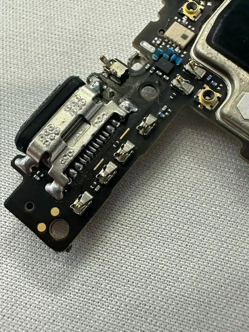 小米10更换尾插,这个手工收80不过分吧#苹果手机维修 #专 - 抖音