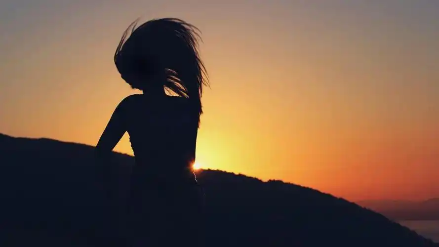 一个人内心孤单的图片