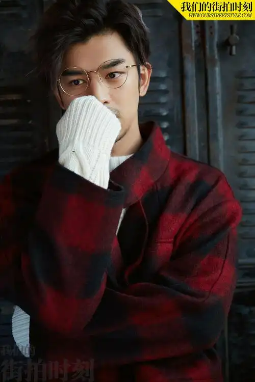 陈柏霖冬季文艺写真曝光 暖心王子遇见童话故事