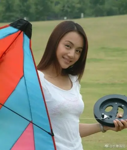 曹颖旧照曝光长发飘飘青春洋溢 网友:满脸胶原蛋白--传媒--人民网