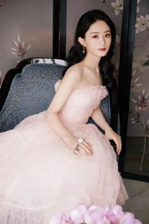 赵丽颖浪琴庆典粉色礼服造型