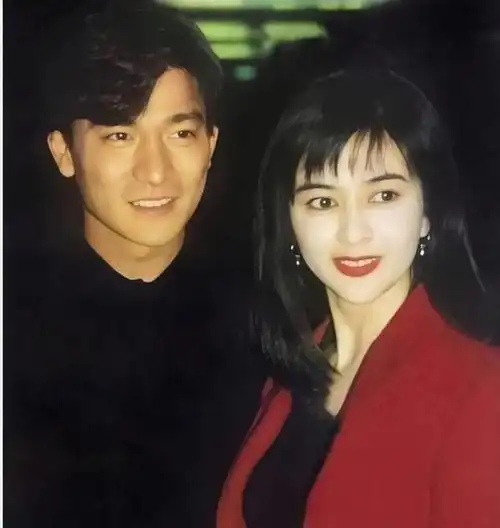 富家千金被藏23年46岁又冒险产子刘德华妻子是个怎样的女人