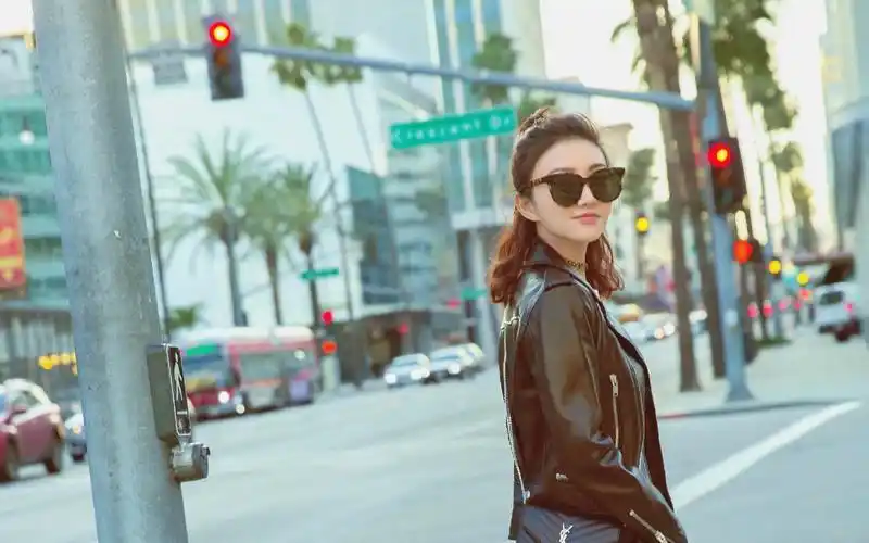 美女明星景甜街拍桌面壁纸-美女壁纸-高清美女图片-第3图-娟娟壁纸