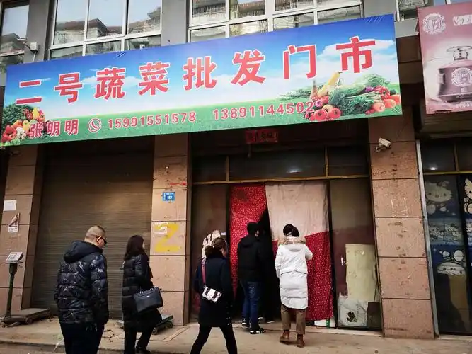 检查张家沟蔬菜批发门市.