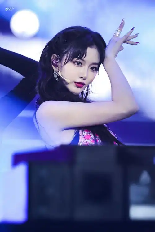 孔雪儿舞台表现力