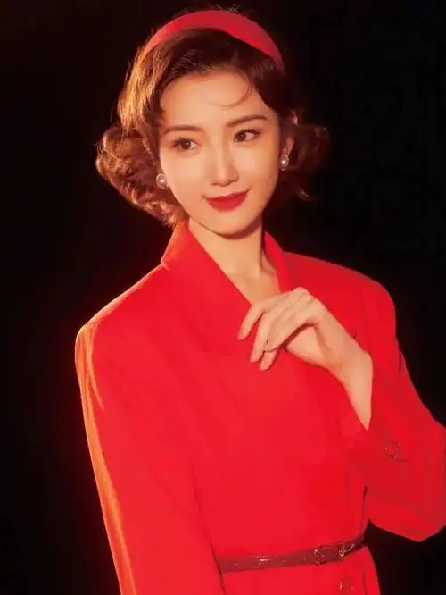 被90年代港风短卷发惊艳到了,这些明星个个时髦洋气,明艳动人!